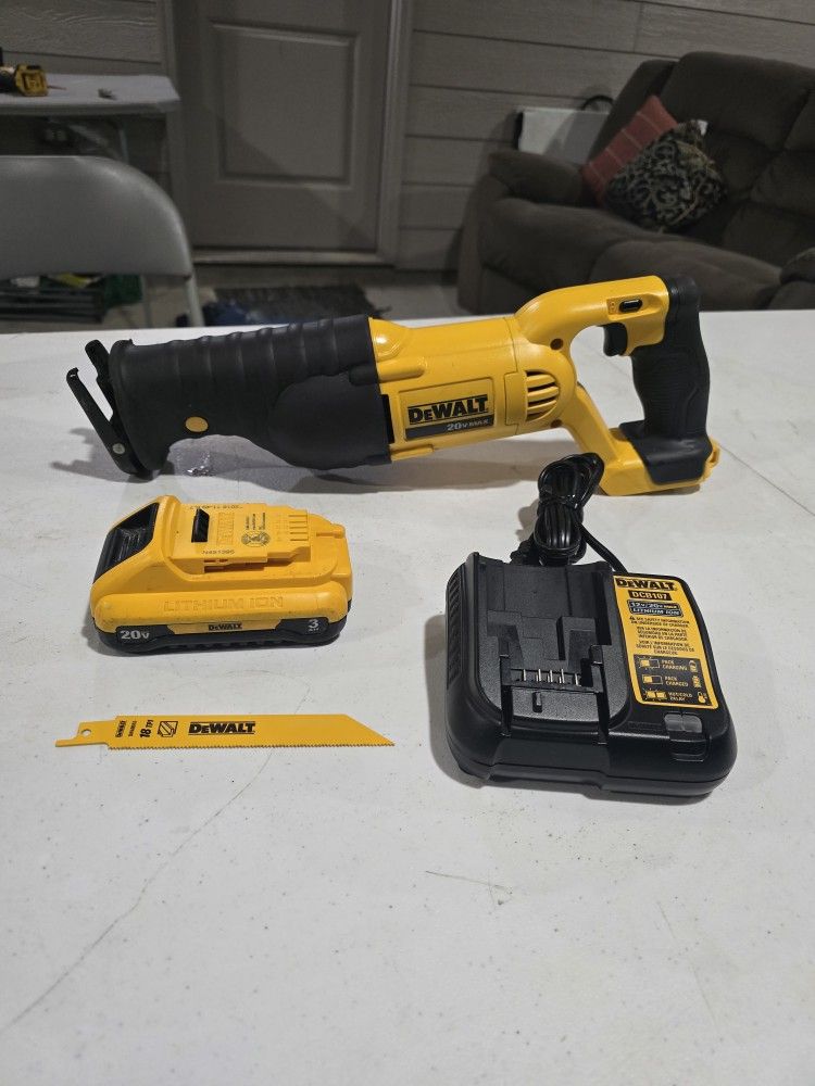 $140 FIRM PRICE Dewalt 20v Reciprocating Saw (SOSO) with 3ah 20v Battery Charger and metal blade