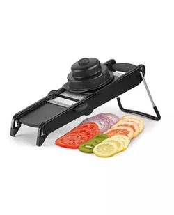 Mandoline. Slicer Chef Essentials