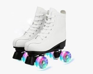 Used but lots of life left  Wheels light up in green and red  Some scrapes and scuffs as pictured but work great  Women’s size 38 (US 7)  Women's Roll