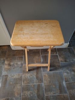 Folding table