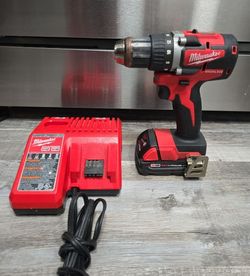 MILWAUKEE M18 BRUSHLESS 1/2" DRILL WITH BATTERY AND CHARGER CAT#2801-20