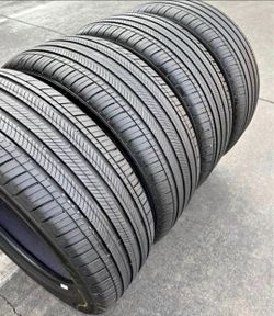 235 45 18 Michelin tires Con 80% de Vida Las 4