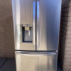 LG Fresh Door stainless steel counter freezes and refrigerates very well (ice maker does not work). Clean and nice. One month warranty. Delivery avail