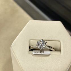 14k WHITE GOLD FLOWER DIAMOND RING!!!