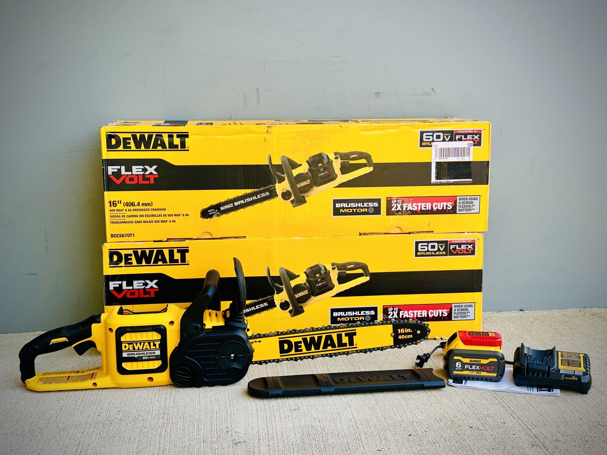 Brand new  Dewalt FLEXVOLT 60V MAX 16in. Brushless Cordless Battery Powered Chainsaw Kit with (1) FLEXVOLT 6Ah Battery & Charger