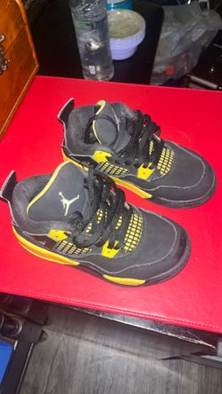 Kids jordans size 11.5c