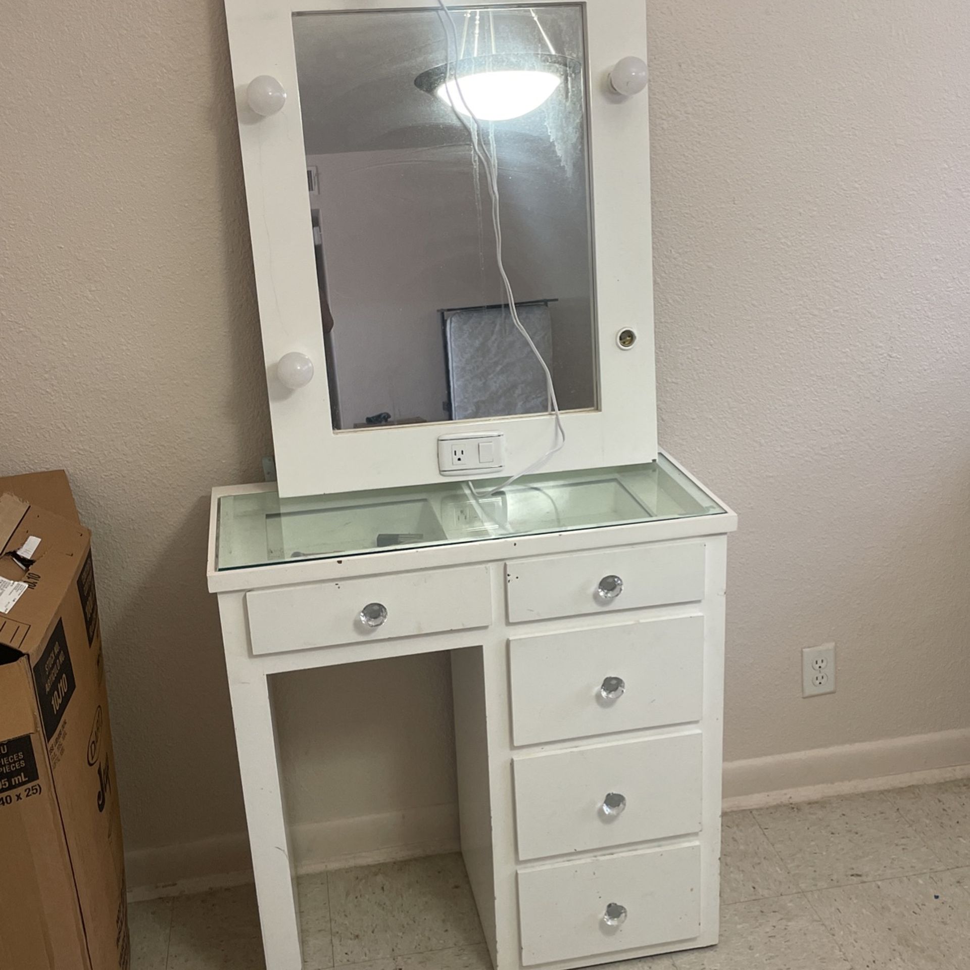 Vanity Mirror With Makeup Desk