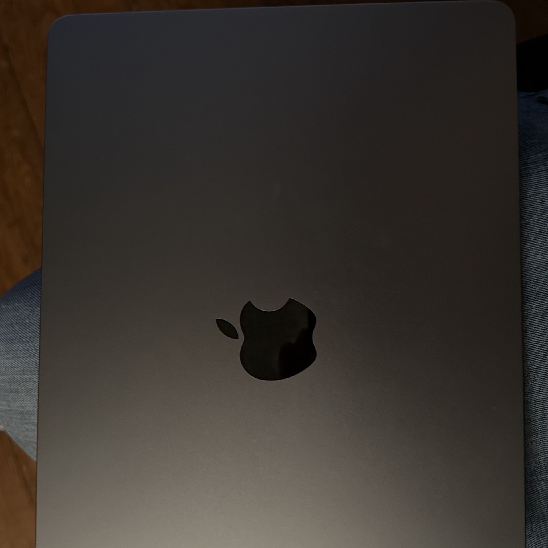 Apple MacBook Air 2022 M2 iCloud Locked