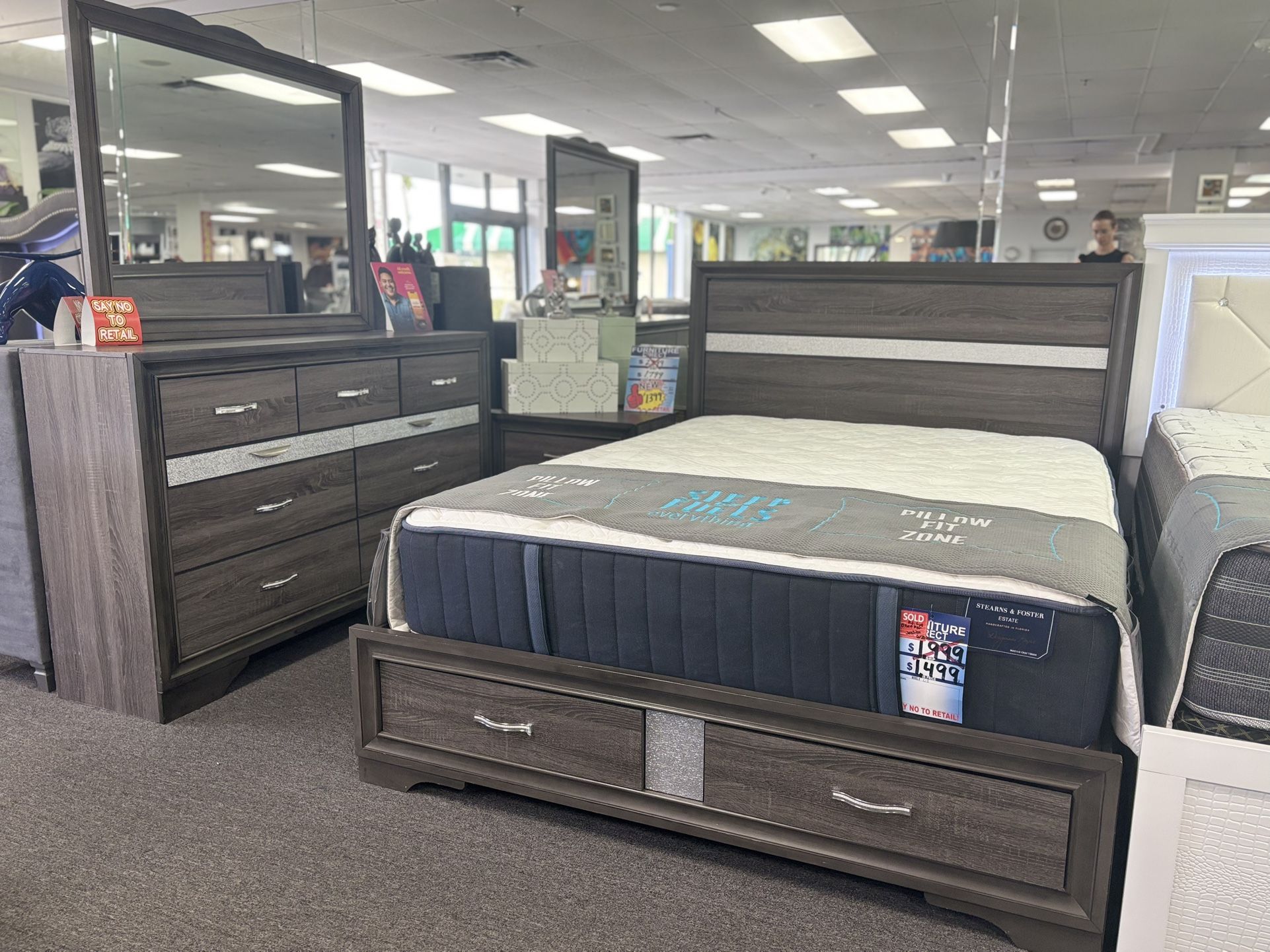 Wooden 5pc Bedroom Set W/ Storage & Jewelry Drawers For Sale ( Furniture Closeout)