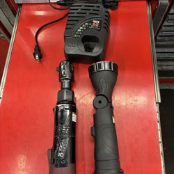 Matco tools 12 volt electric 3/8 ratchet and flash light and charger ,(NO BATTERY) both work $225
