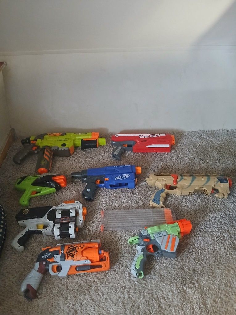 8 Nerf Guns With Nerf Bullet Case