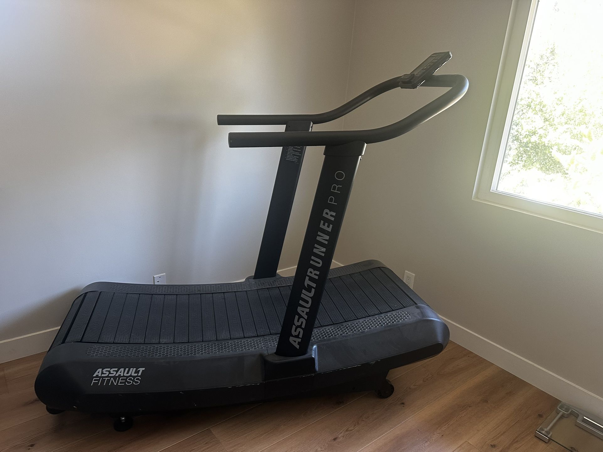 Assault Pro Runner-Curved Non Motorized Treadmill