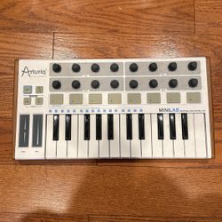 Arturia Mini Lab MIDI Controller