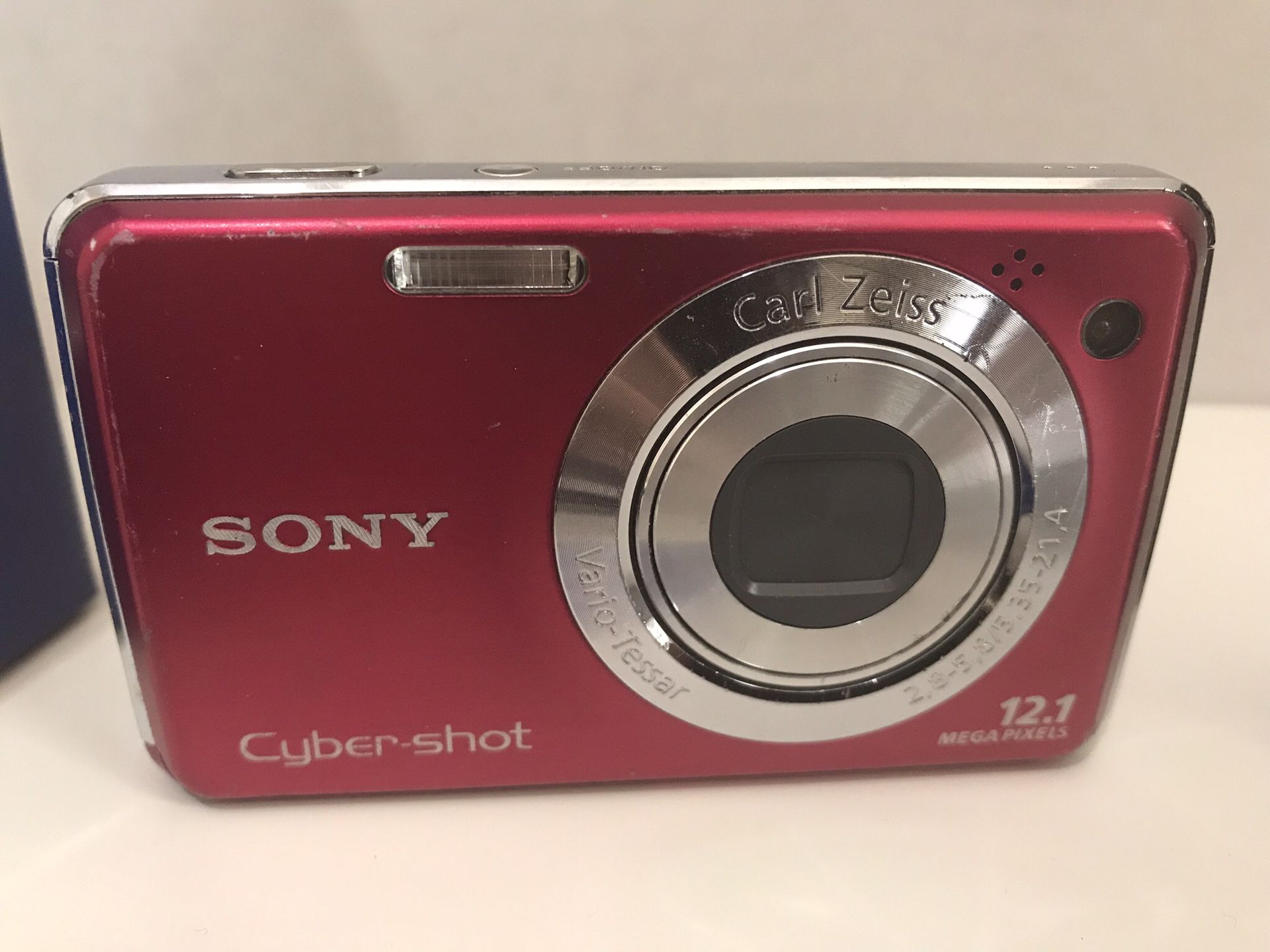 Sony cyber- shot 12.1 MP digital camera