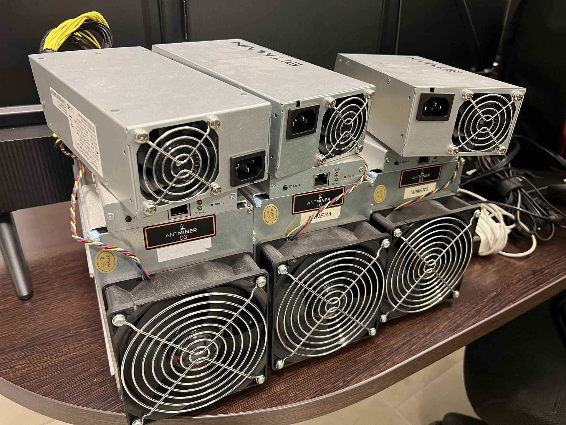 Antminer D3 19.3 GH/s Crypto Miner