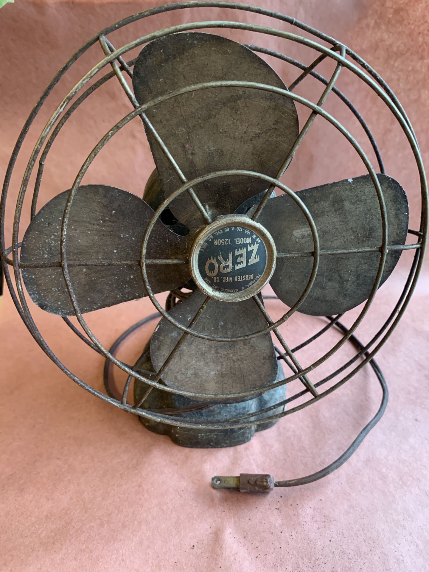 Antique vintage collectible Zero electric fan Model 1250R with metal blades