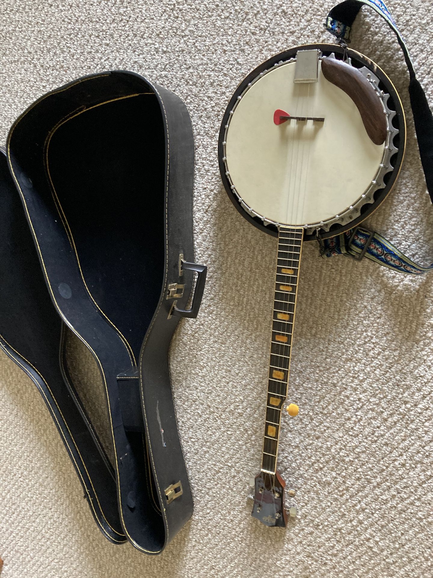 Hondo II Banjo with Case Preowned 