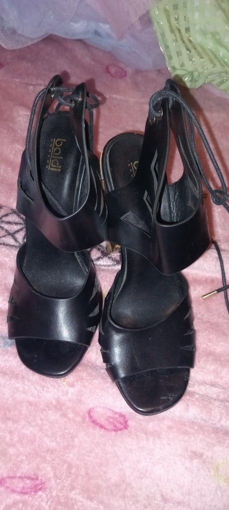 Ladies Heels Size 7 1/2