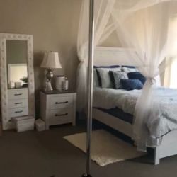 Beautiful Queen Bedroom Set 