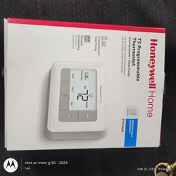 Brand new! Honeywell T5 programmable Thermostat (brand new)