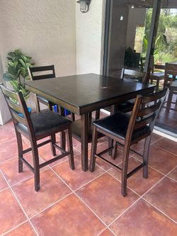 Free table chairs