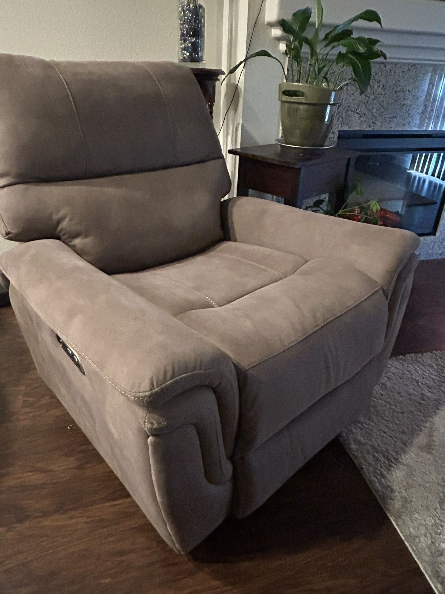 Large power Recliner Rocker “Power Head Rest