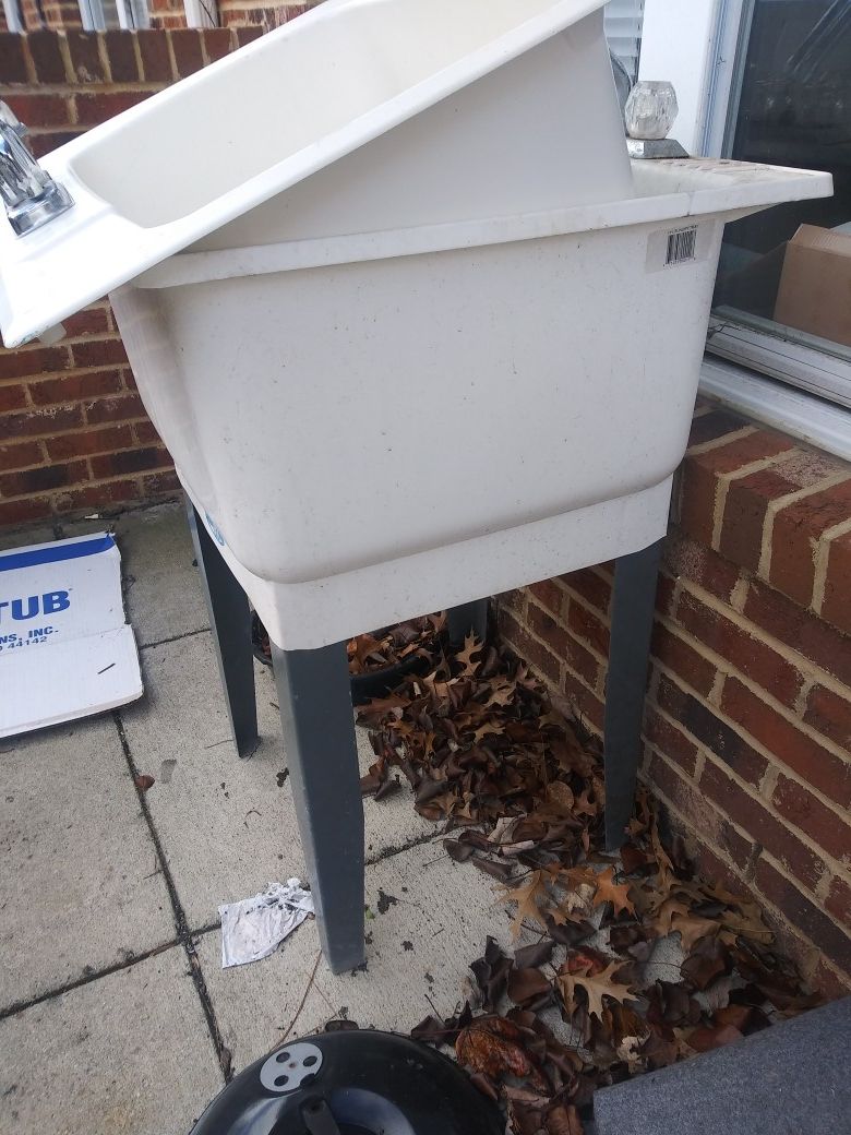 2 Laundry sinks Good Condition STAND ALONE