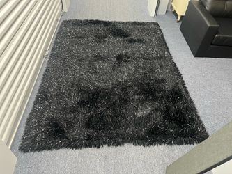 Manhattan Collection 5x7 Black Speckled Rug ❤️ (never used wanted bigger)
