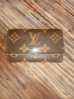 Authentic Louis Vuitton 6 Key Holder for Sale in Covina, CA - OfferUp