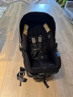 Graco infant car seat with base