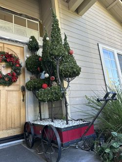 Incredible Wagon Christmas Tree Store Display