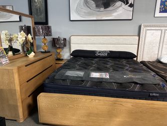 Solid wood bedroom set! $1999 🧡📦✨