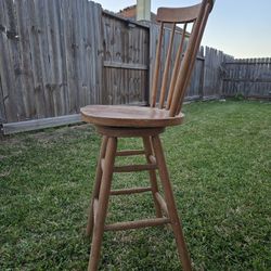 Set Of 4 Thumbback Swivel Bar Stools