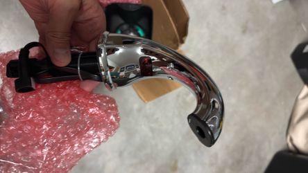 Gojo purell chrome soap dispenser  new open box with battery pack