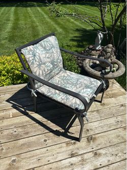 Outdoor chair with cushion