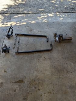 Hitch With Weight Distribution Bars.