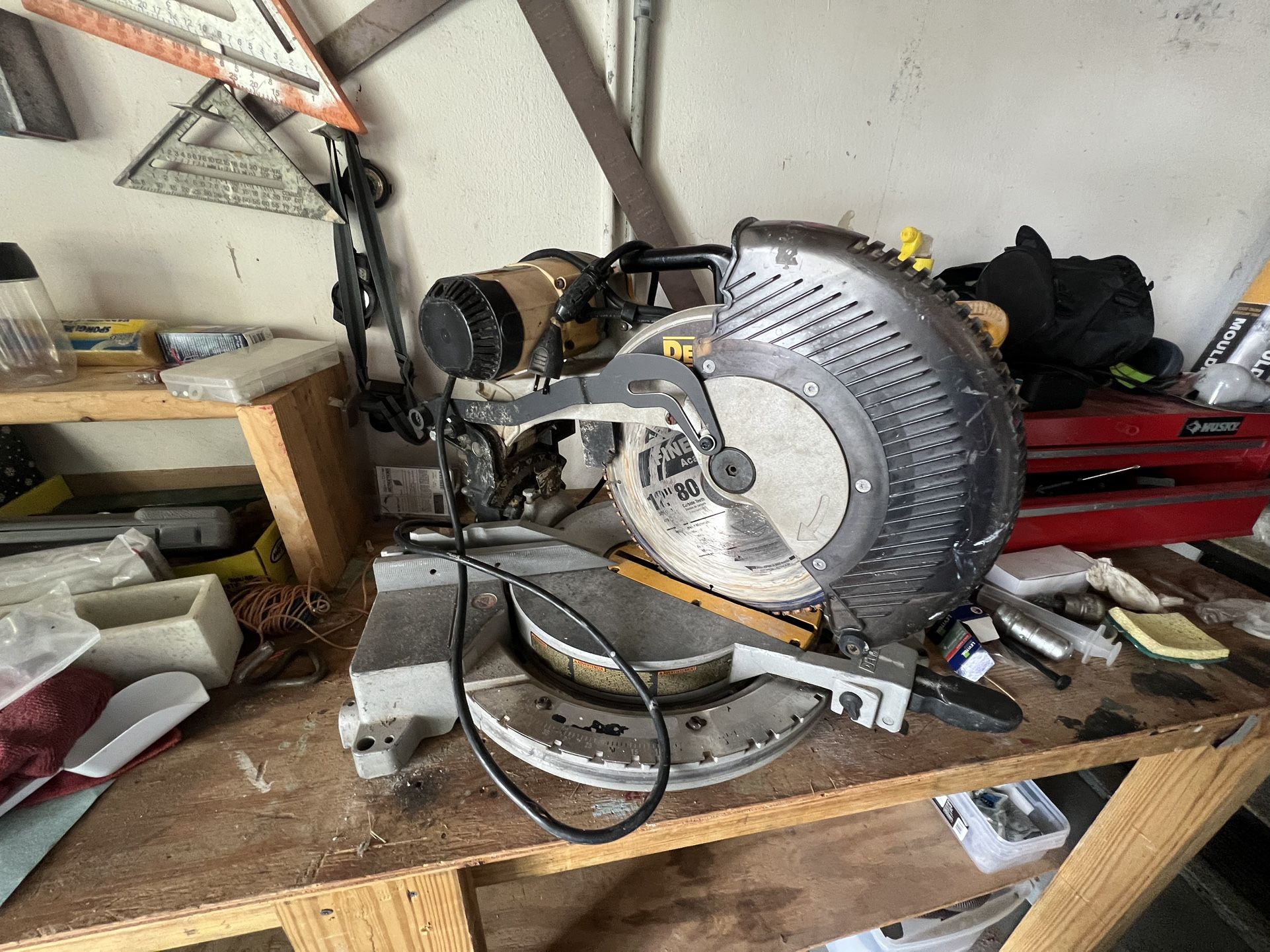 Dewalt Saw Machine