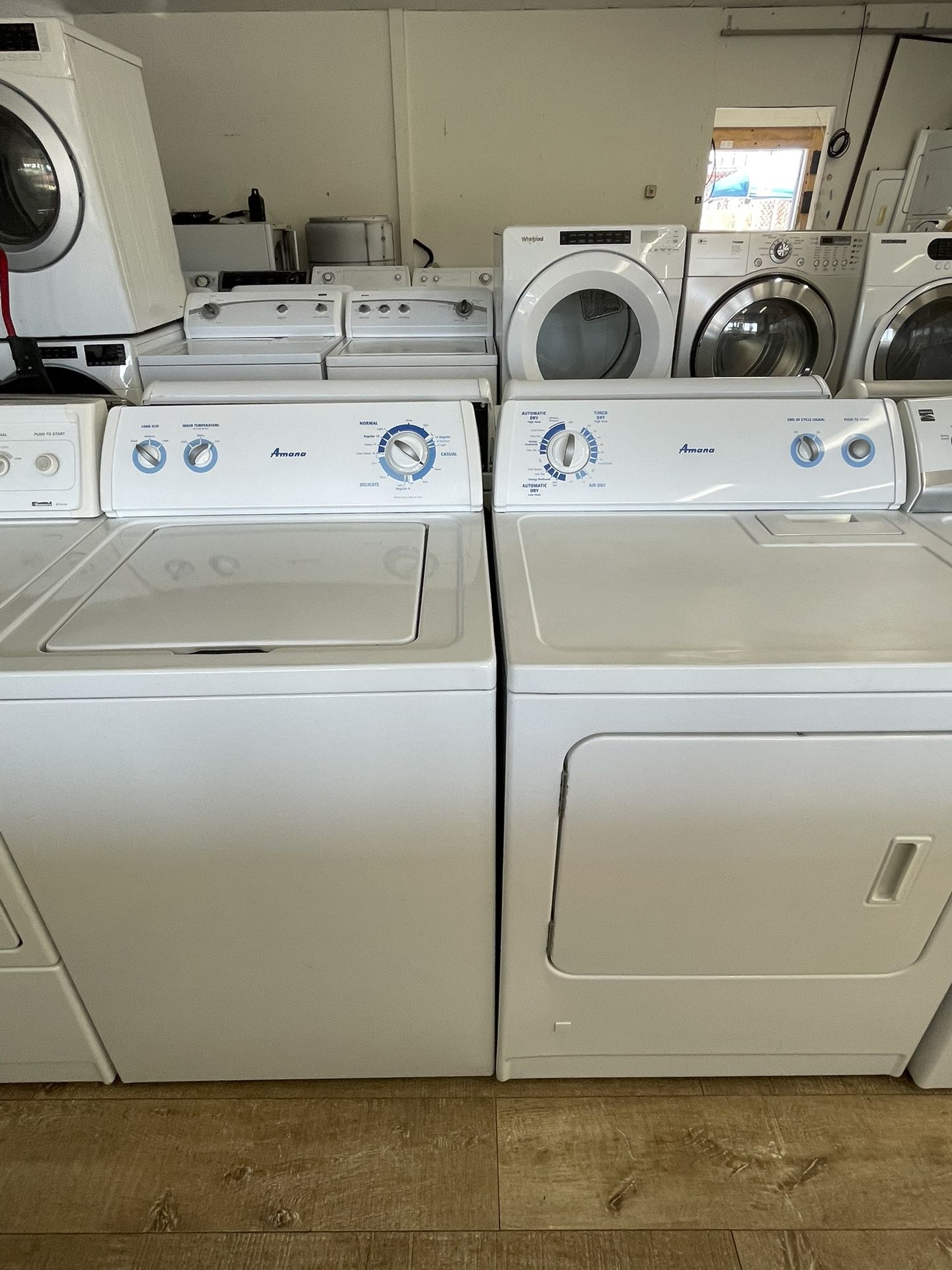 Amana Gas Dryer And Washer Set In Excellent Condition