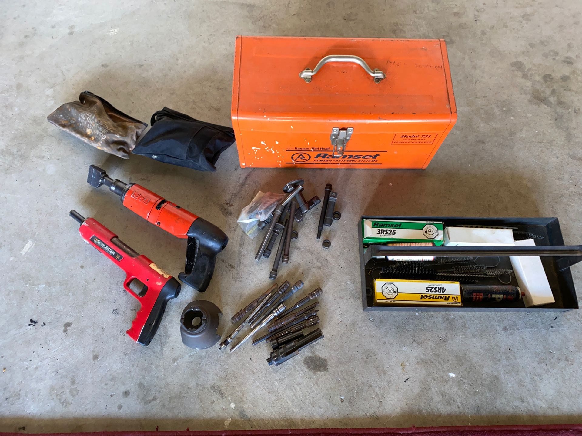 Hilti dx400 Ramset concrete gun nail set red head