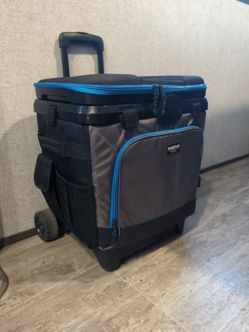 Igloo MaxCold Rolling Cooler