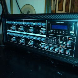 Amplifier 8 Channel   2 Brand New Speakers 12 with Stand