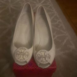 Tory Burch size 5 woman