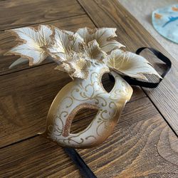 Beautiful, white and gold Mardi Gras mask with beautiful, sparkling detail. Absolutely beautiful, but I just don’t have a need for it anymore. Only wo