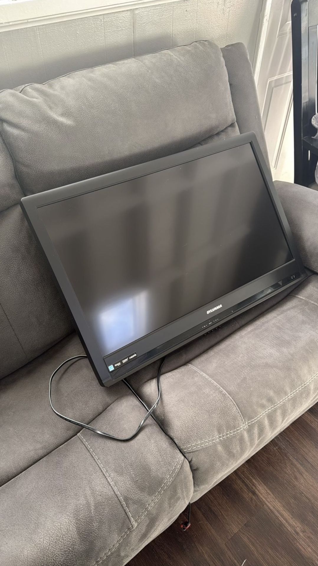 32in SYLVANIA TV