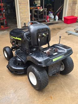SE ABLO ESPAÑOL 42" Poulan Pro Riding Mower/ Cortacésped autopropulsado Poulan Pro de 42 pulgadas