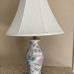 Beautiful Vintage Chinese Porcelain Butterfly Table Lamp