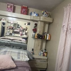Queen Size Bedroom Set  Good Condition And The   Mattress 