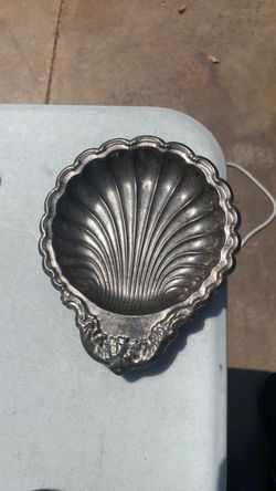 Metal seashell tray