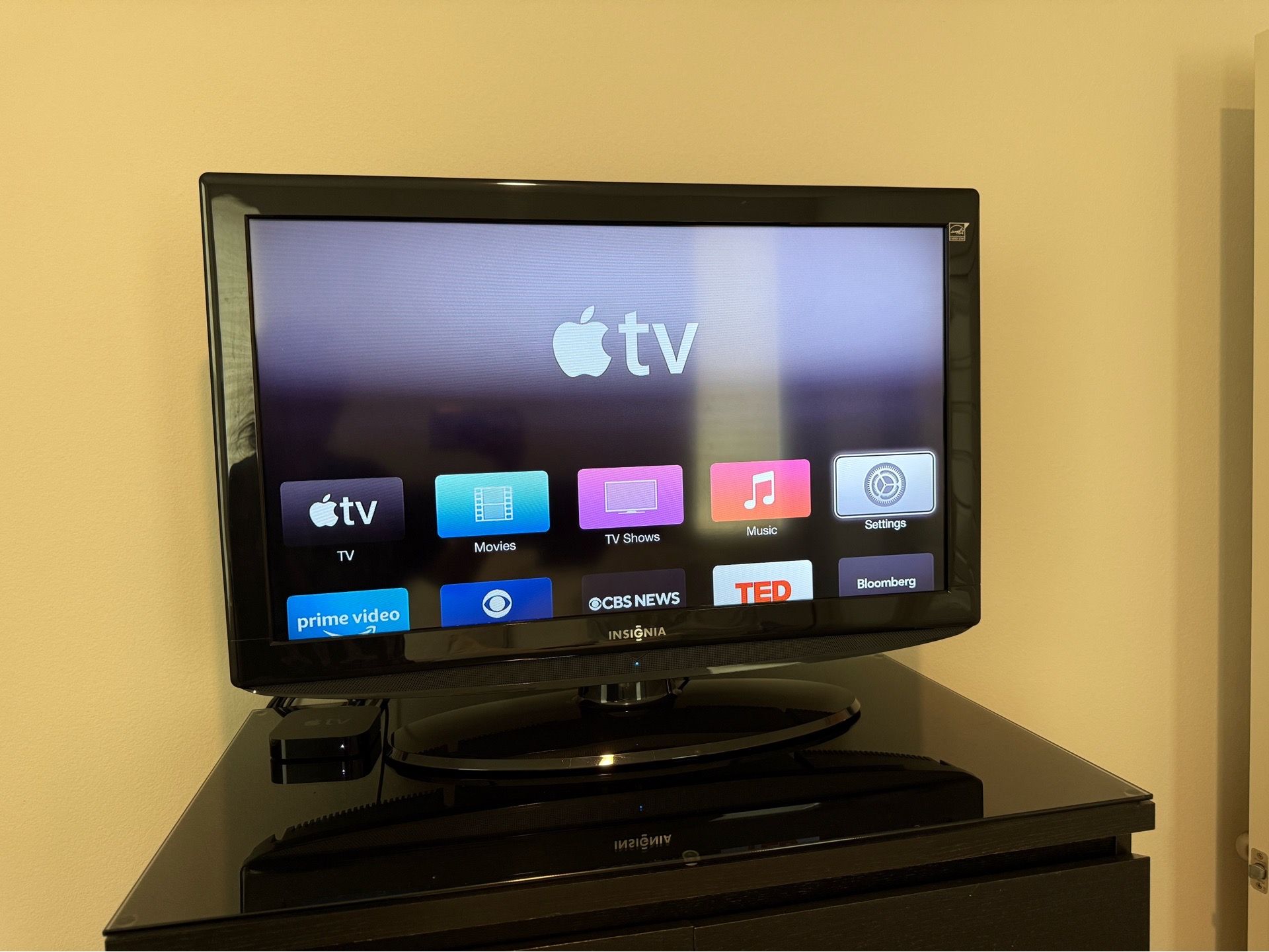 Insignia 32” LCD TV (NS-L32Q09-10A)
