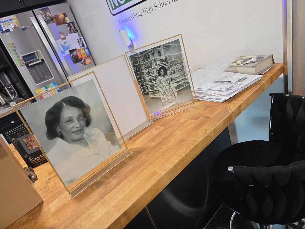 Gold Photo Frames - 12 Count